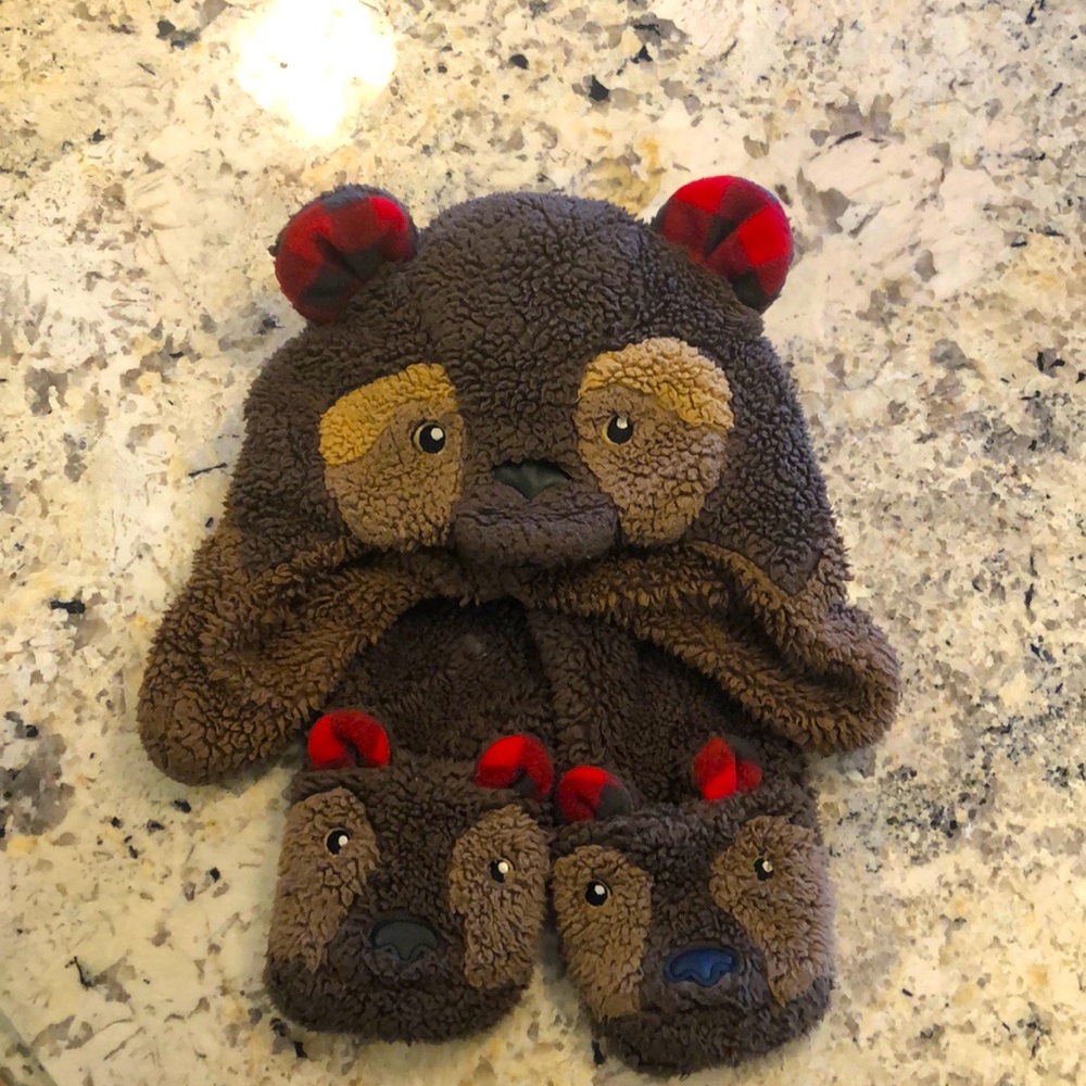 Super cute & soft Baby Gap bear hat & scarf set